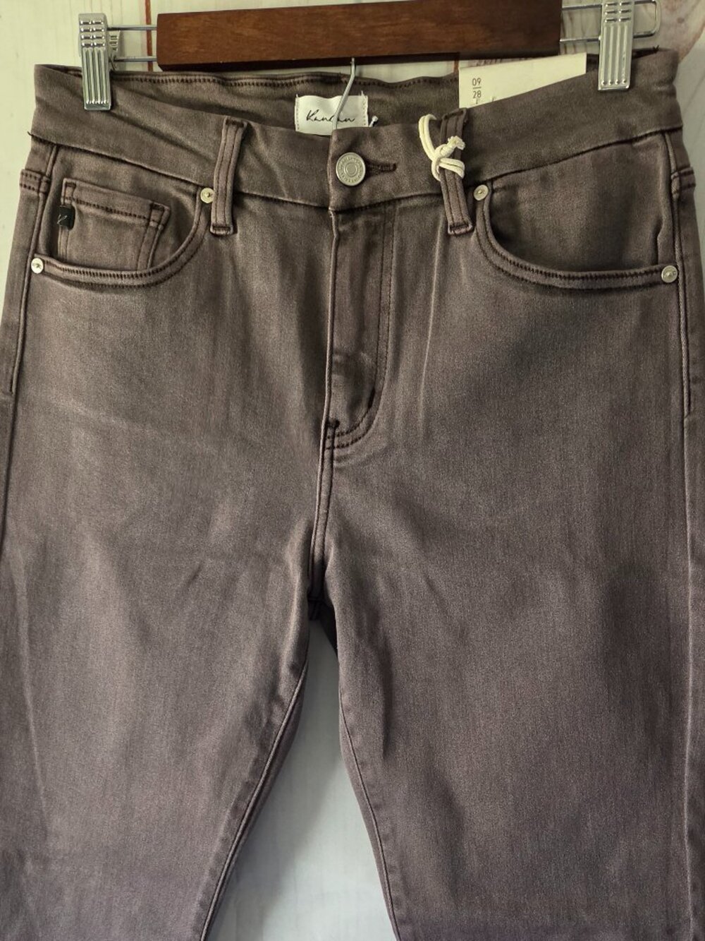 KanCan Classic 5-pocket jeans, Women’s 9/28, Gray-washed flare jeans, raw hem